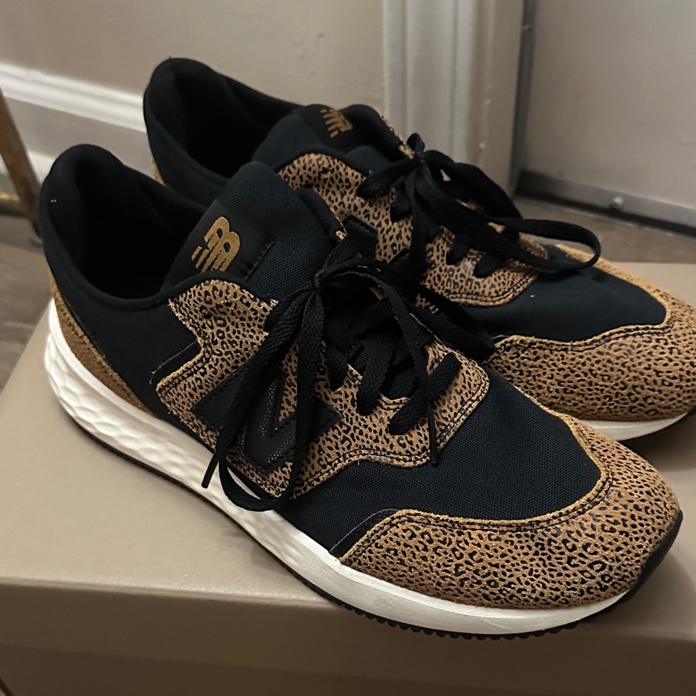 New Balance Black and Tan Patterned Sneakers